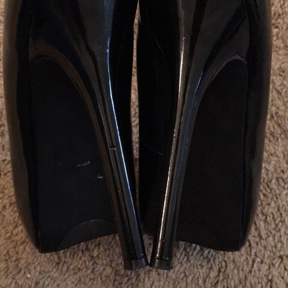 Black Steve Madden Patent Leather Heel - Picture 4 of 6